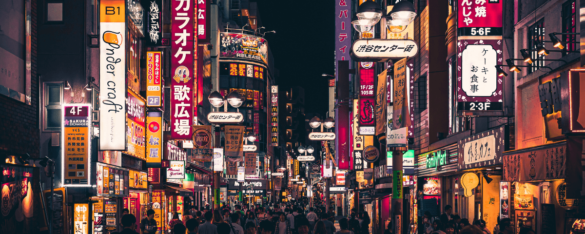 A photo of a Tokyo street at night. Custom Media offers quality market entry services for brands that are entering Japan.